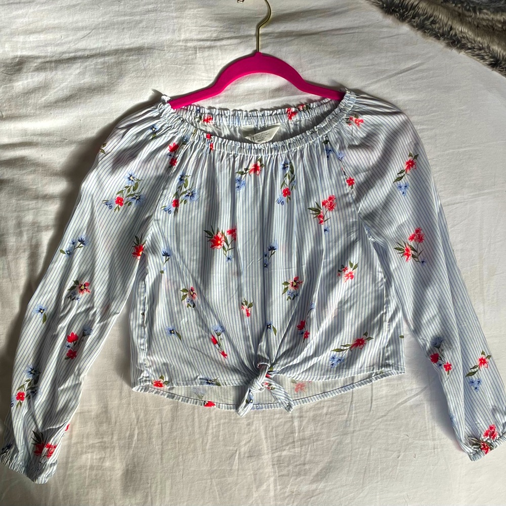 2/$20 Gorgeous blouse with stripes and some flowers worn once size 10/11
